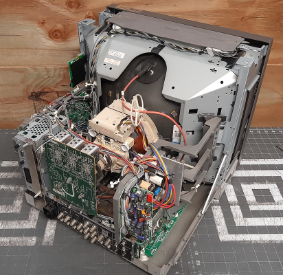 Click to view image in new tab Sony PVM-20L5